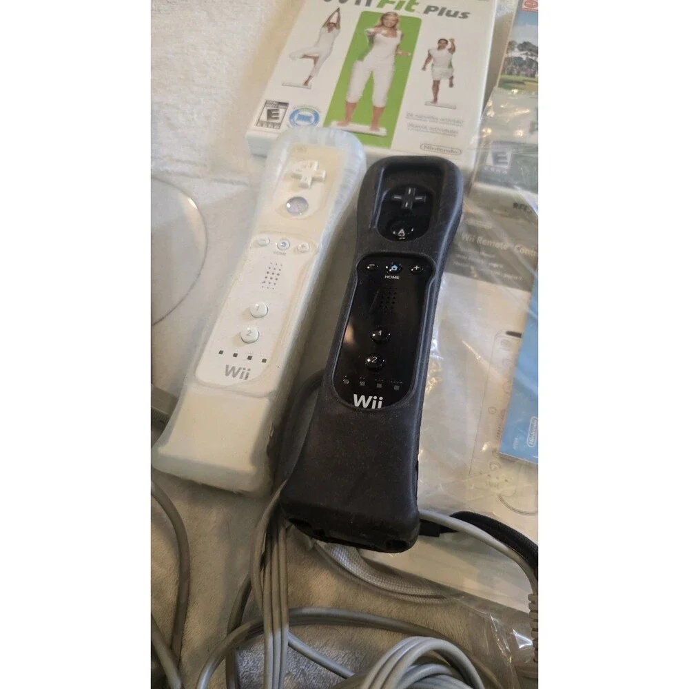 Wii RVL-001 With Madden And Tiger Woods Games